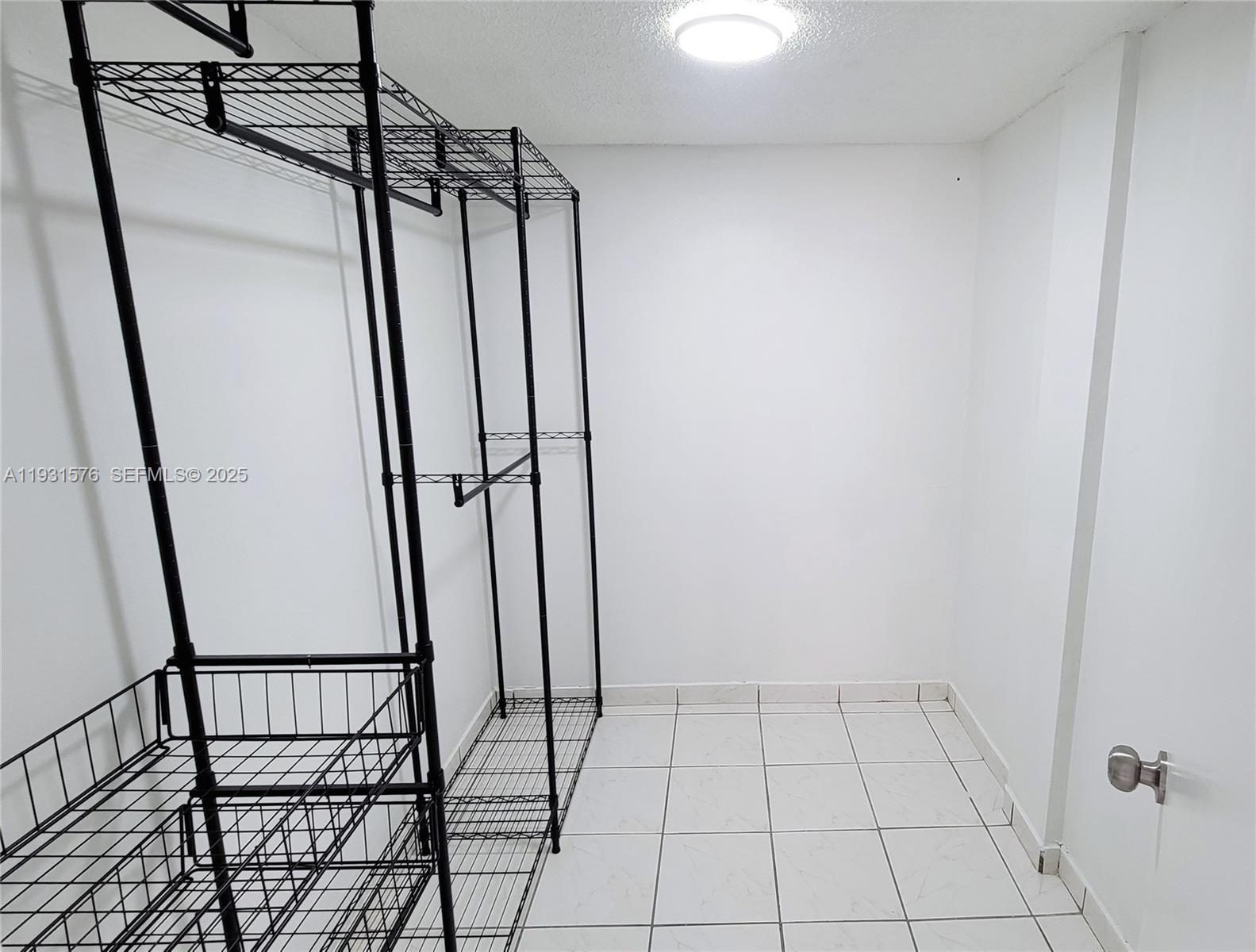 SAMARI LAKE EAST CONDO - Residential Lease