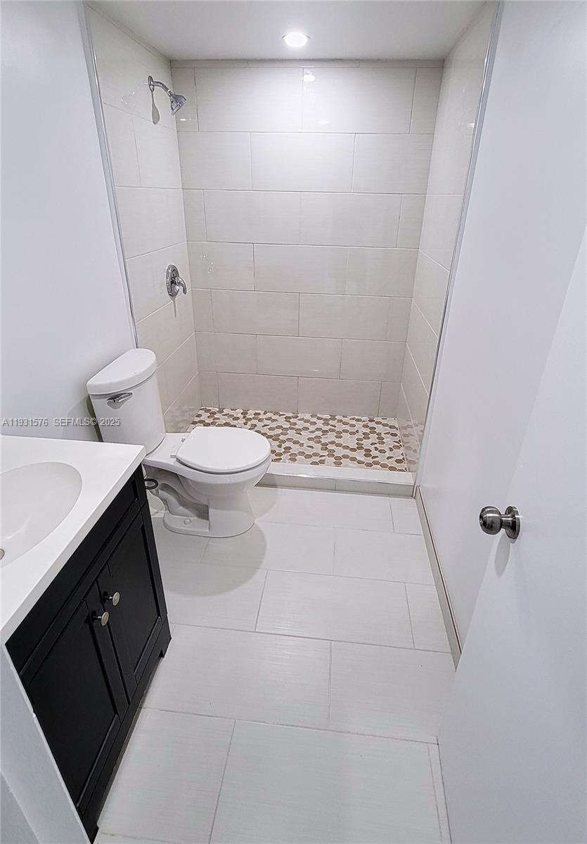 SAMARI LAKE EAST CONDO - Residential Lease