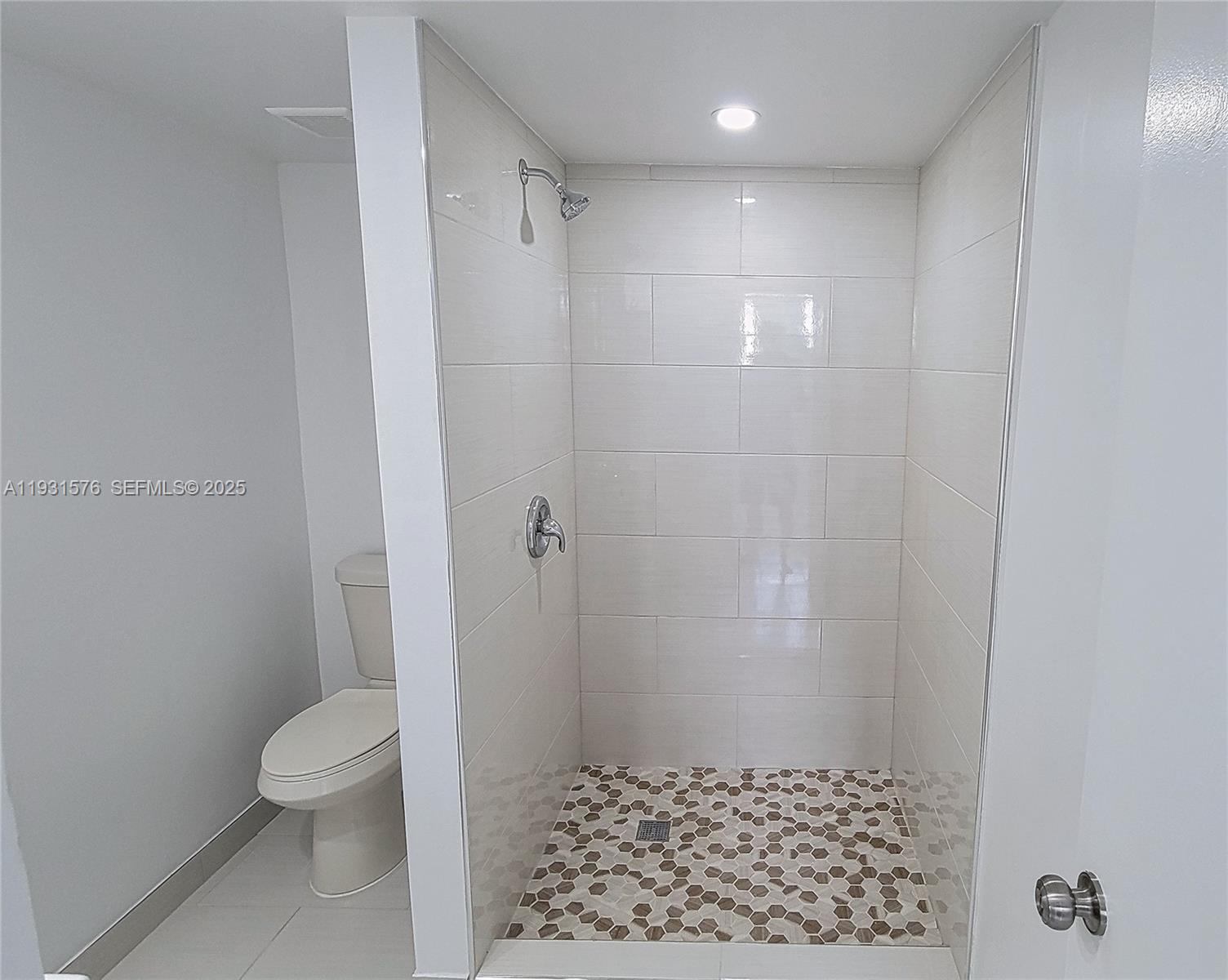 SAMARI LAKE EAST CONDO - Residential Lease