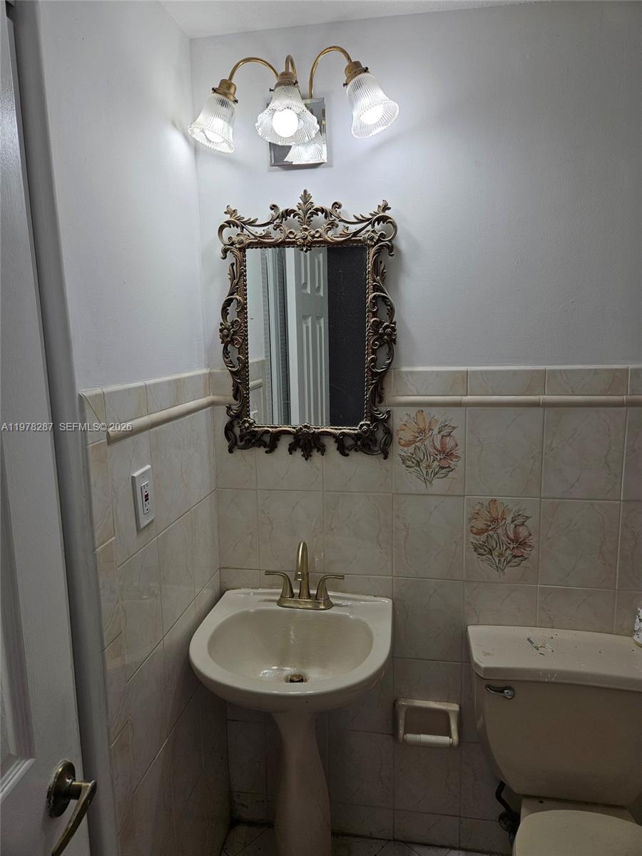 SOUTH BAY ESTATES - Residential Lease