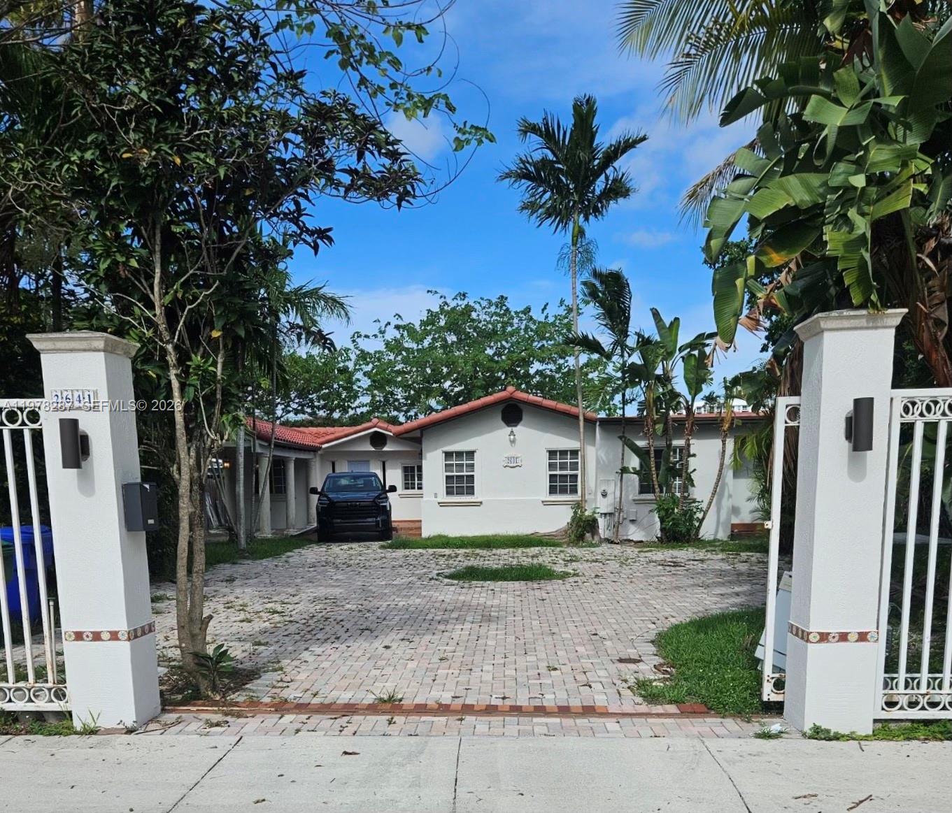 SOUTH BAY ESTATES - Residential Lease