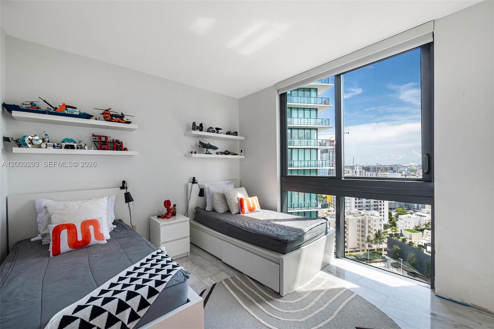 PARAISO BAY CONDO - Residential
