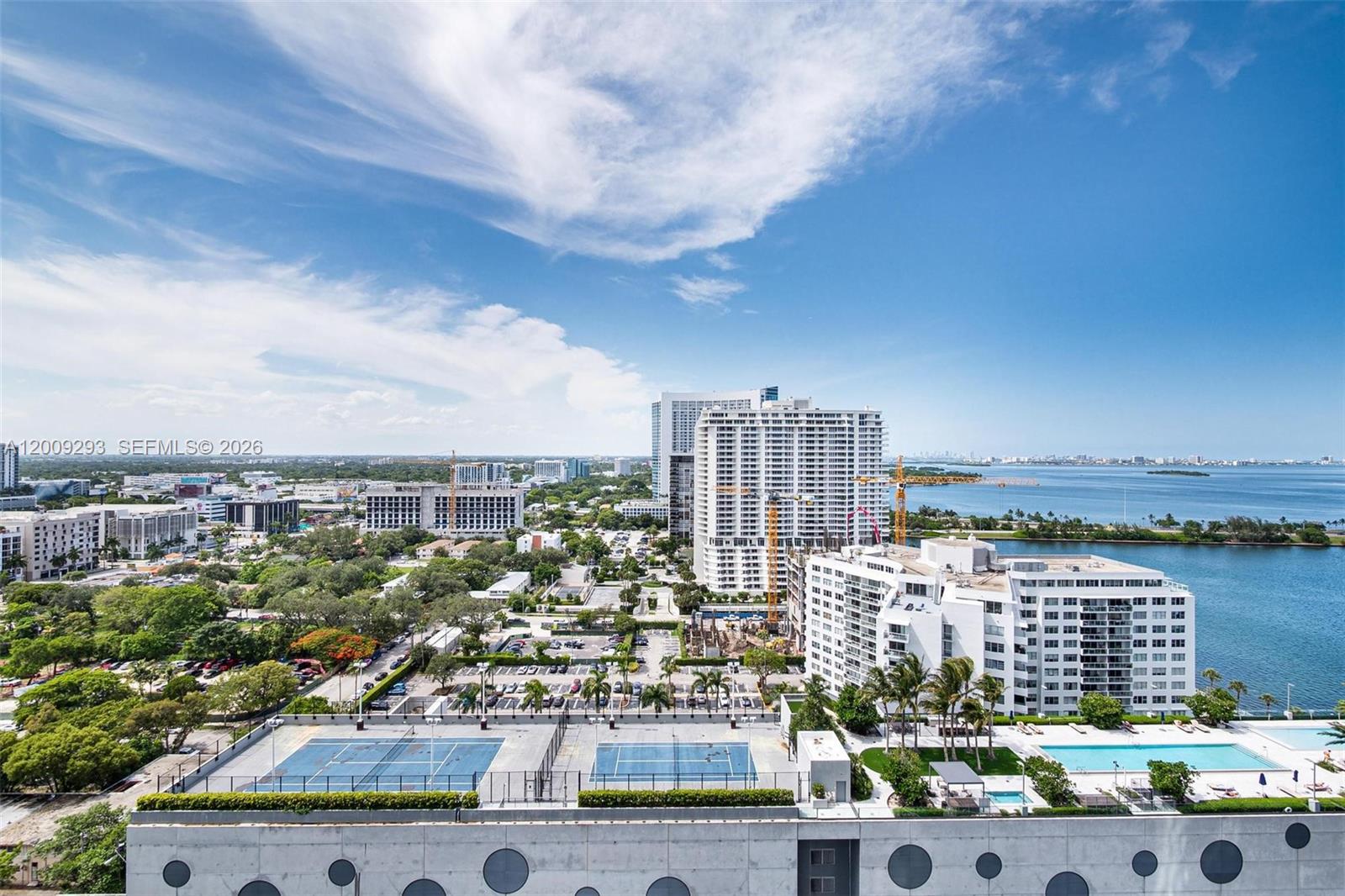 PARAISO BAY CONDO - Residential