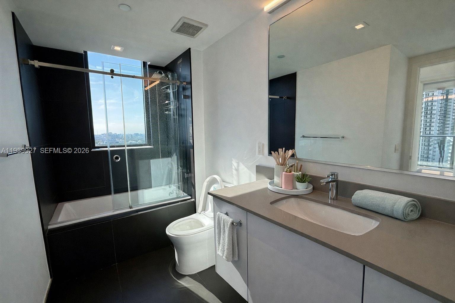 CANVAS CONDO - Residential