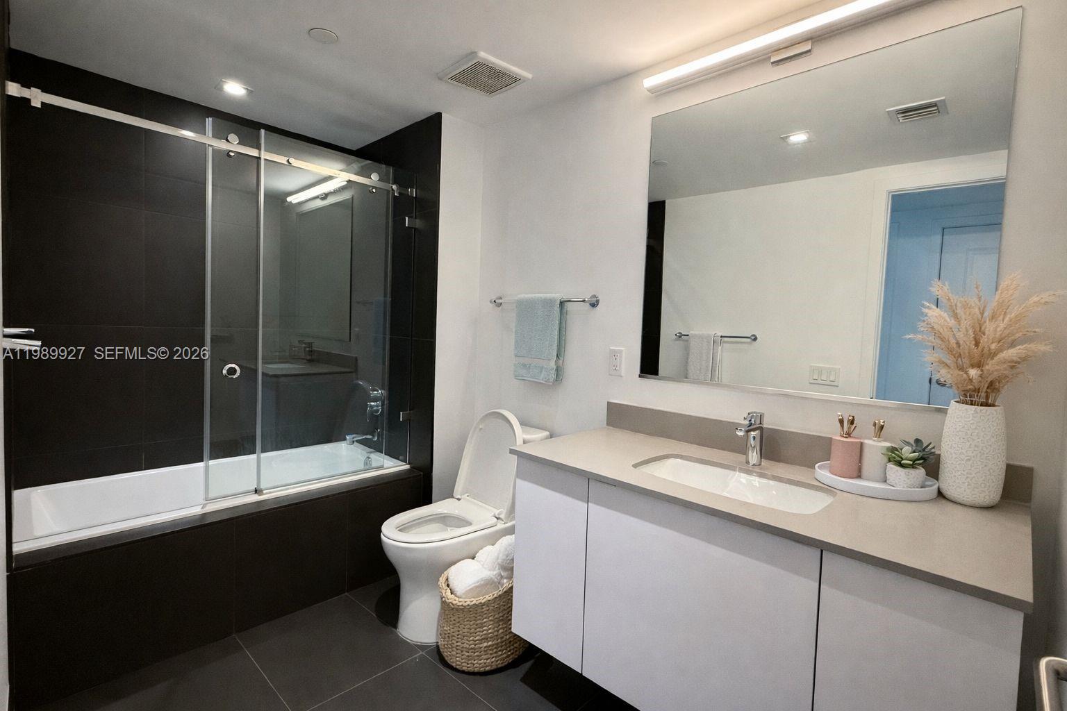 CANVAS CONDO - Residential