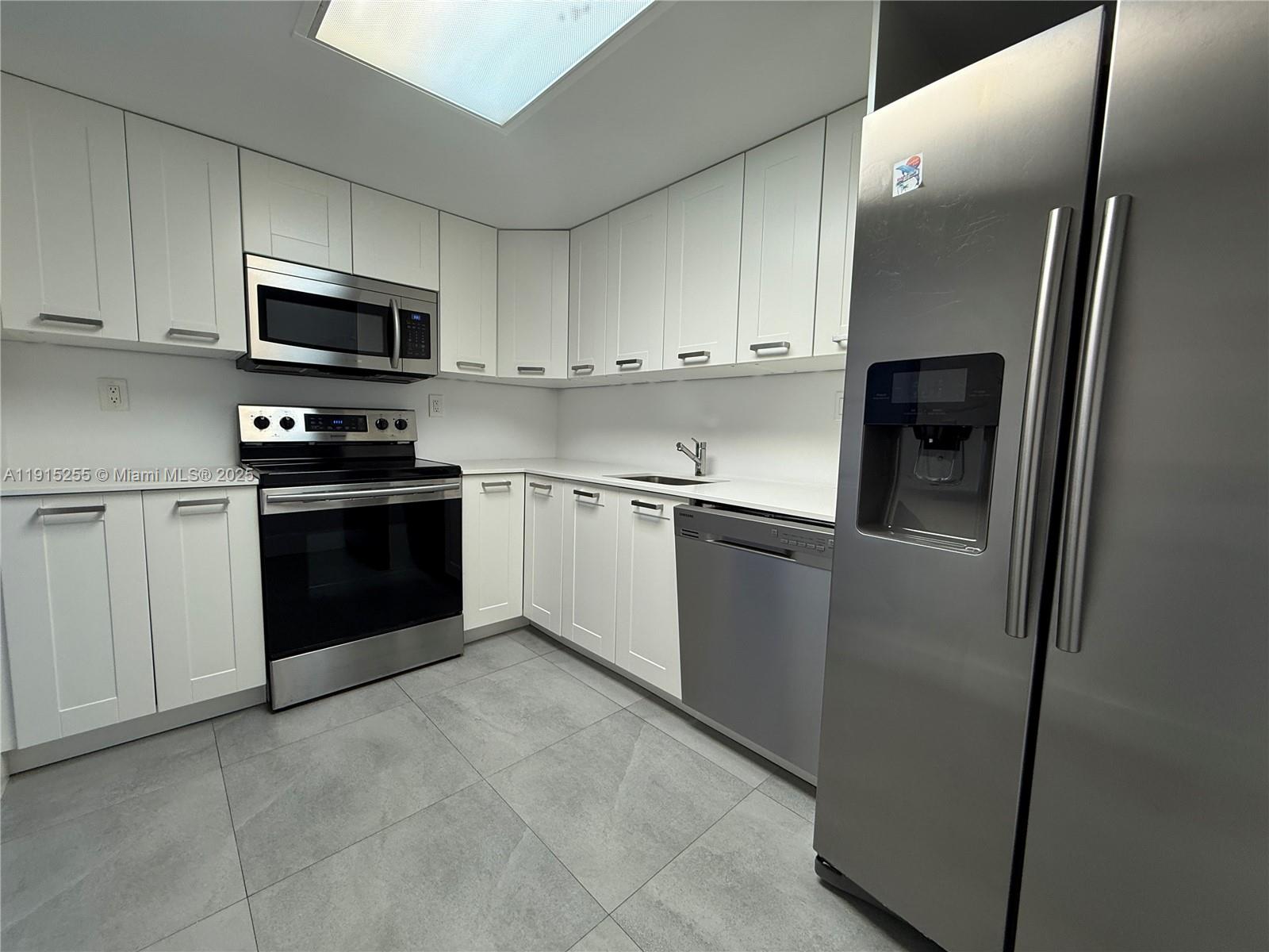 PARC CENTRAL AVENTURA EAS - Residential Lease