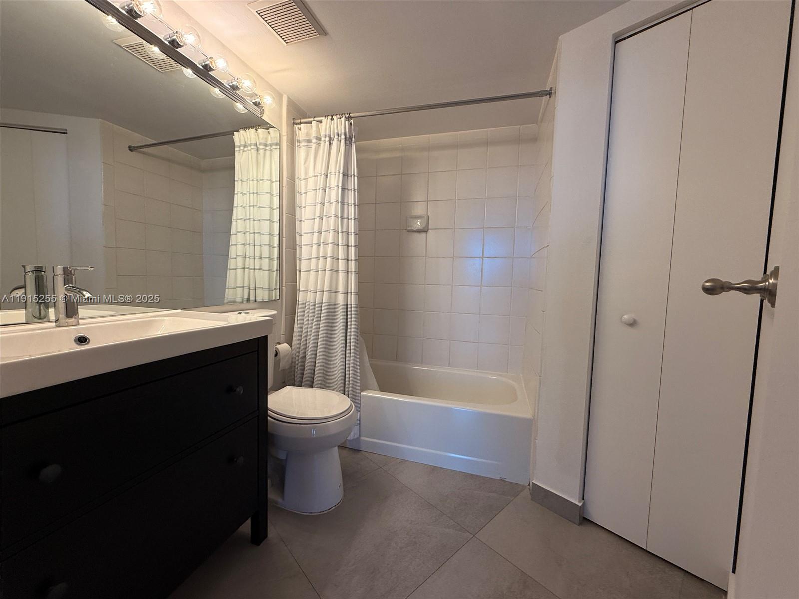 PARC CENTRAL AVENTURA EAS - Residential Lease