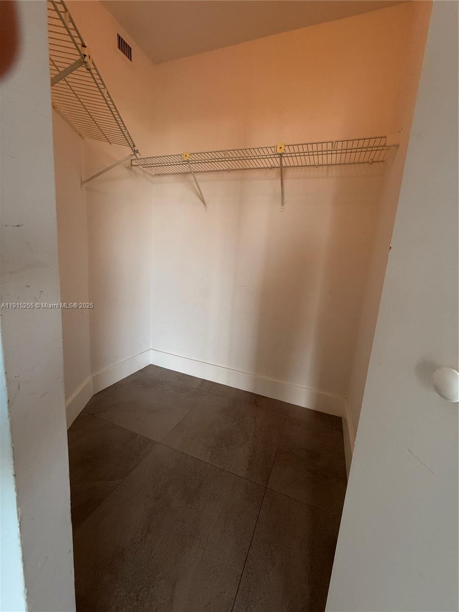 PARC CENTRAL AVENTURA EAS - Residential Lease