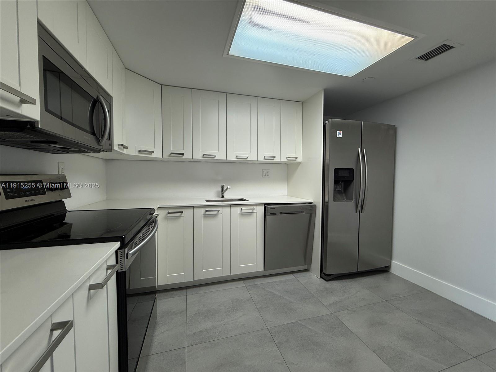 PARC CENTRAL AVENTURA EAS - Residential Lease