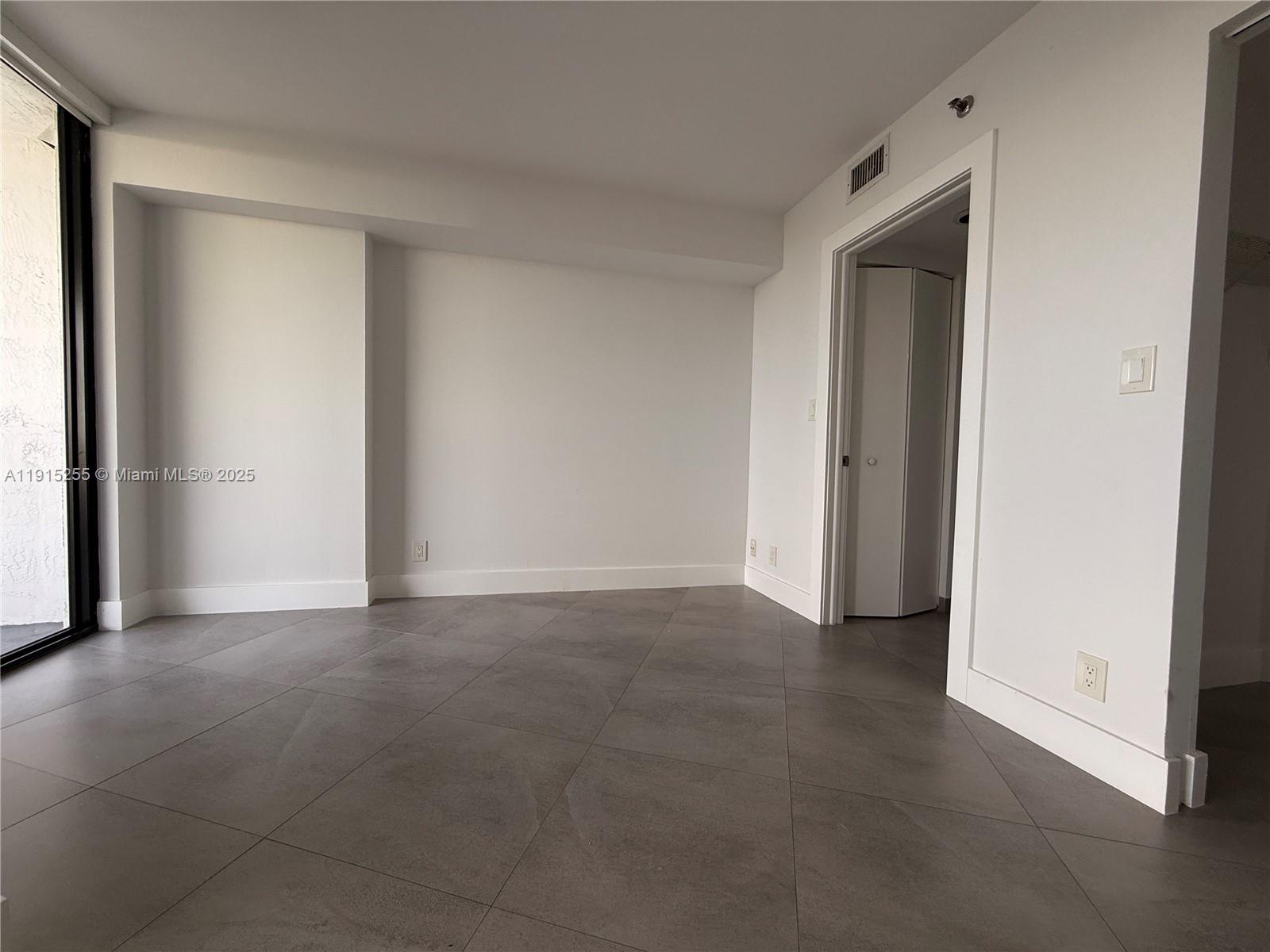 PARC CENTRAL AVENTURA EAS - Residential Lease