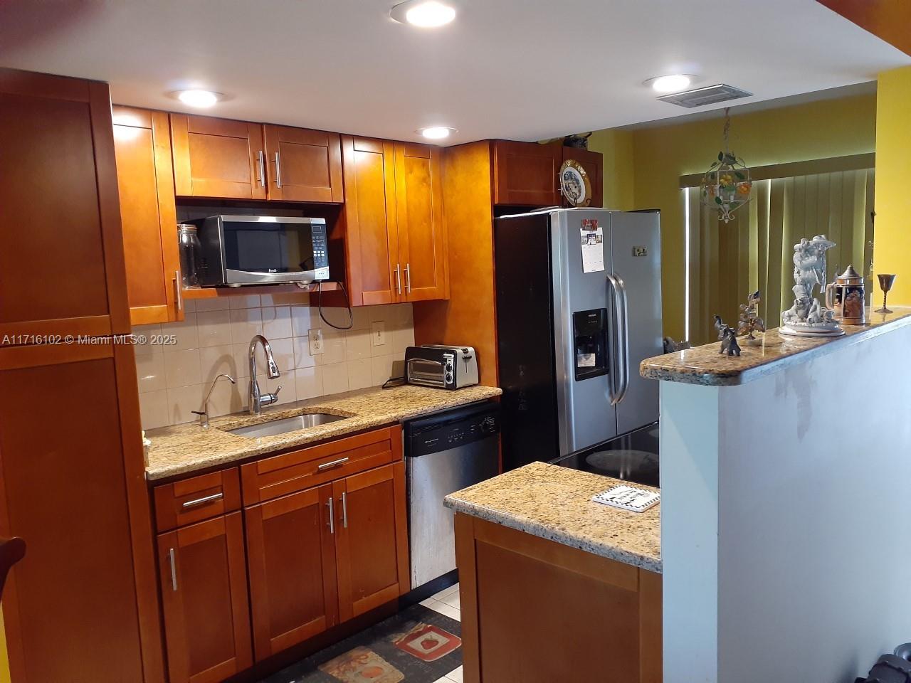 3099 Nw 48th Ave 354, Lauderdale Lakes, Broward County, Florida - 2 Bedrooms  
2 Bathrooms - 