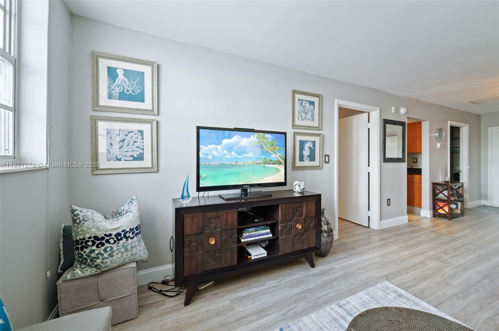 RESIDENCES ON HOLLYWOOD B - Residential