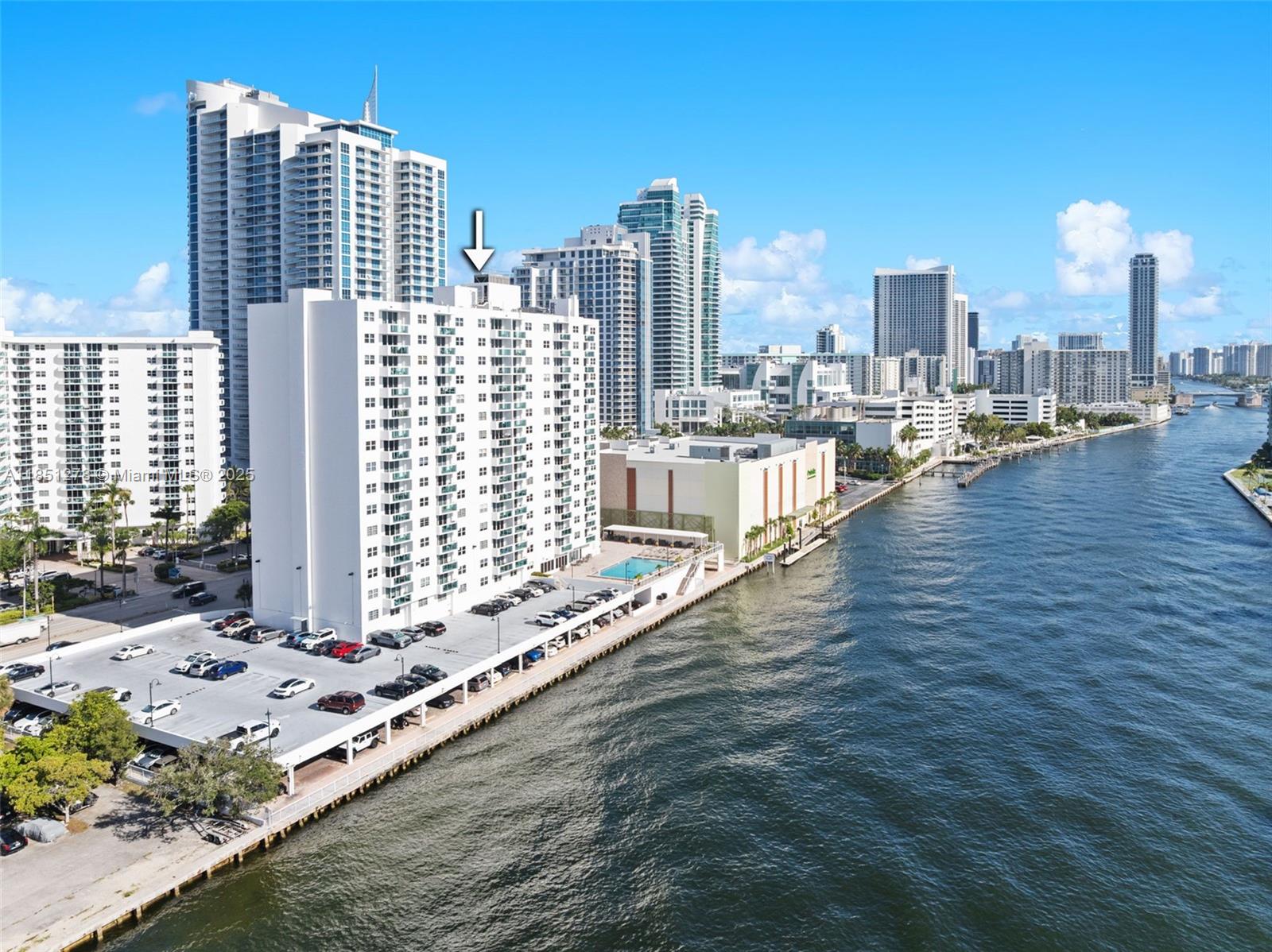 RESIDENCES ON HOLLYWOOD B - Residential