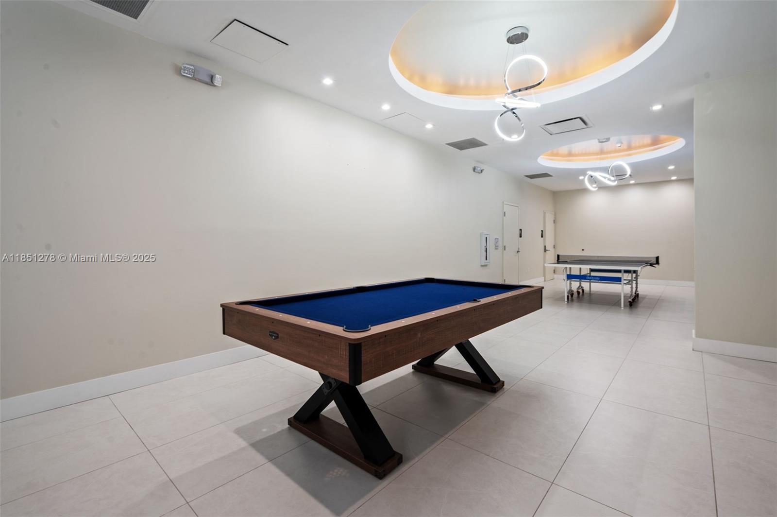 RESIDENCES ON HOLLYWOOD B - Residential