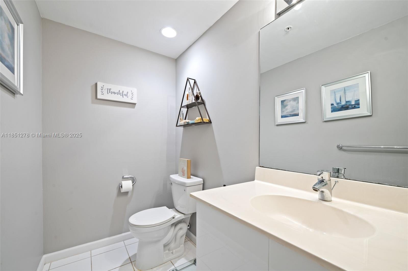 RESIDENCES ON HOLLYWOOD B - Residential