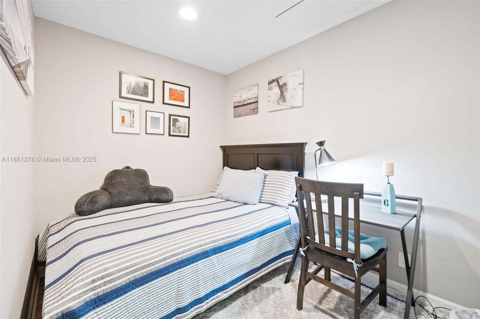 RESIDENCES ON HOLLYWOOD B - Residential