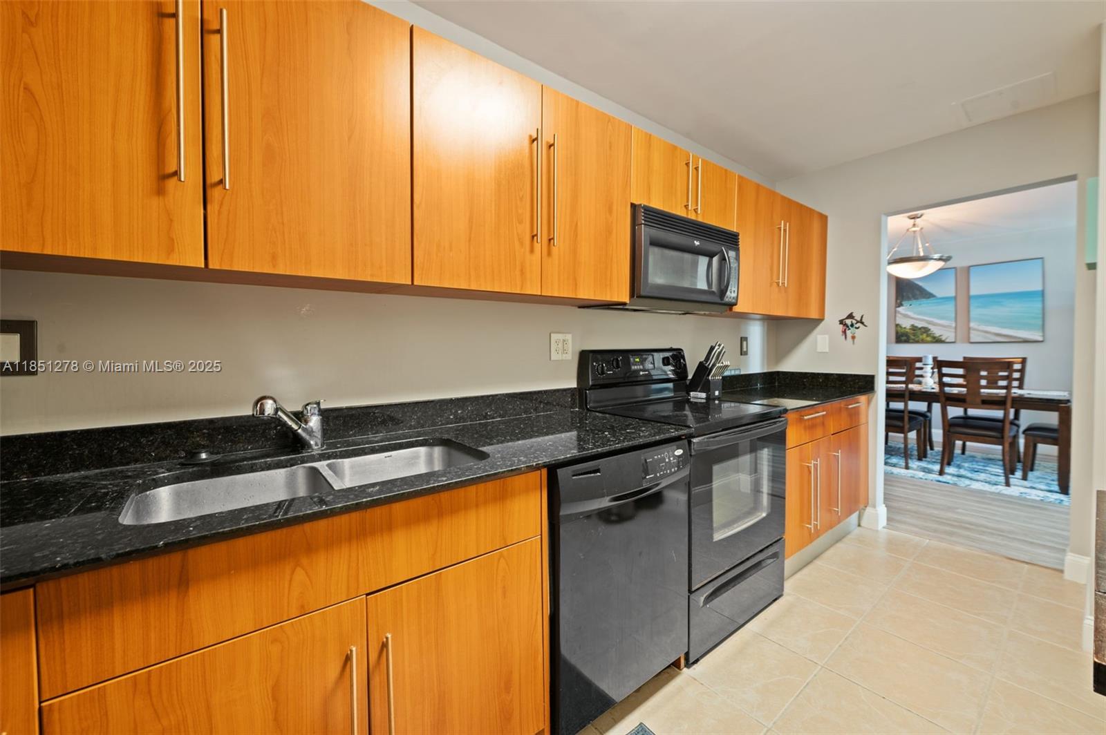 RESIDENCES ON HOLLYWOOD B - Residential