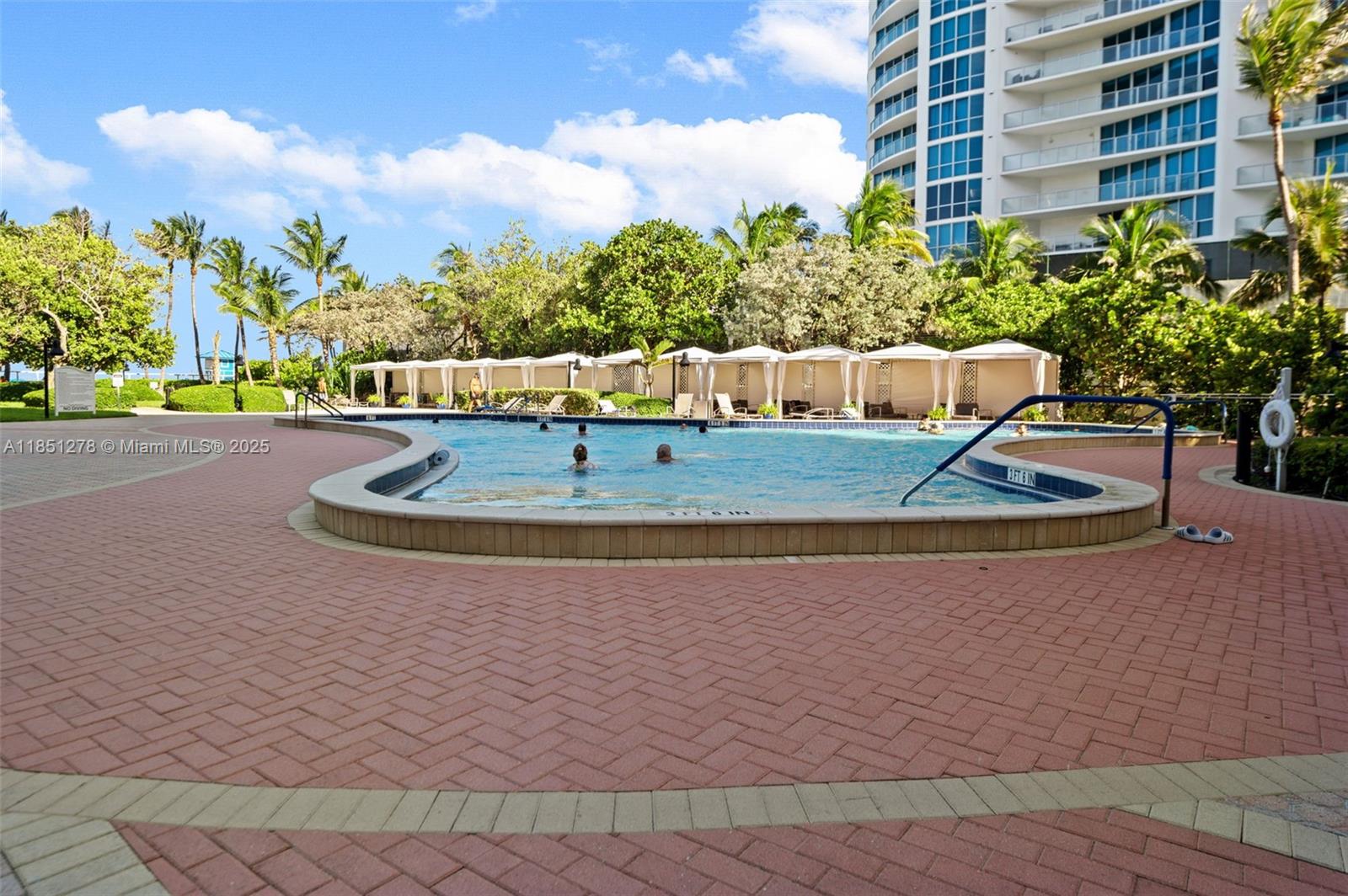 RESIDENCES ON HOLLYWOOD B - Residential