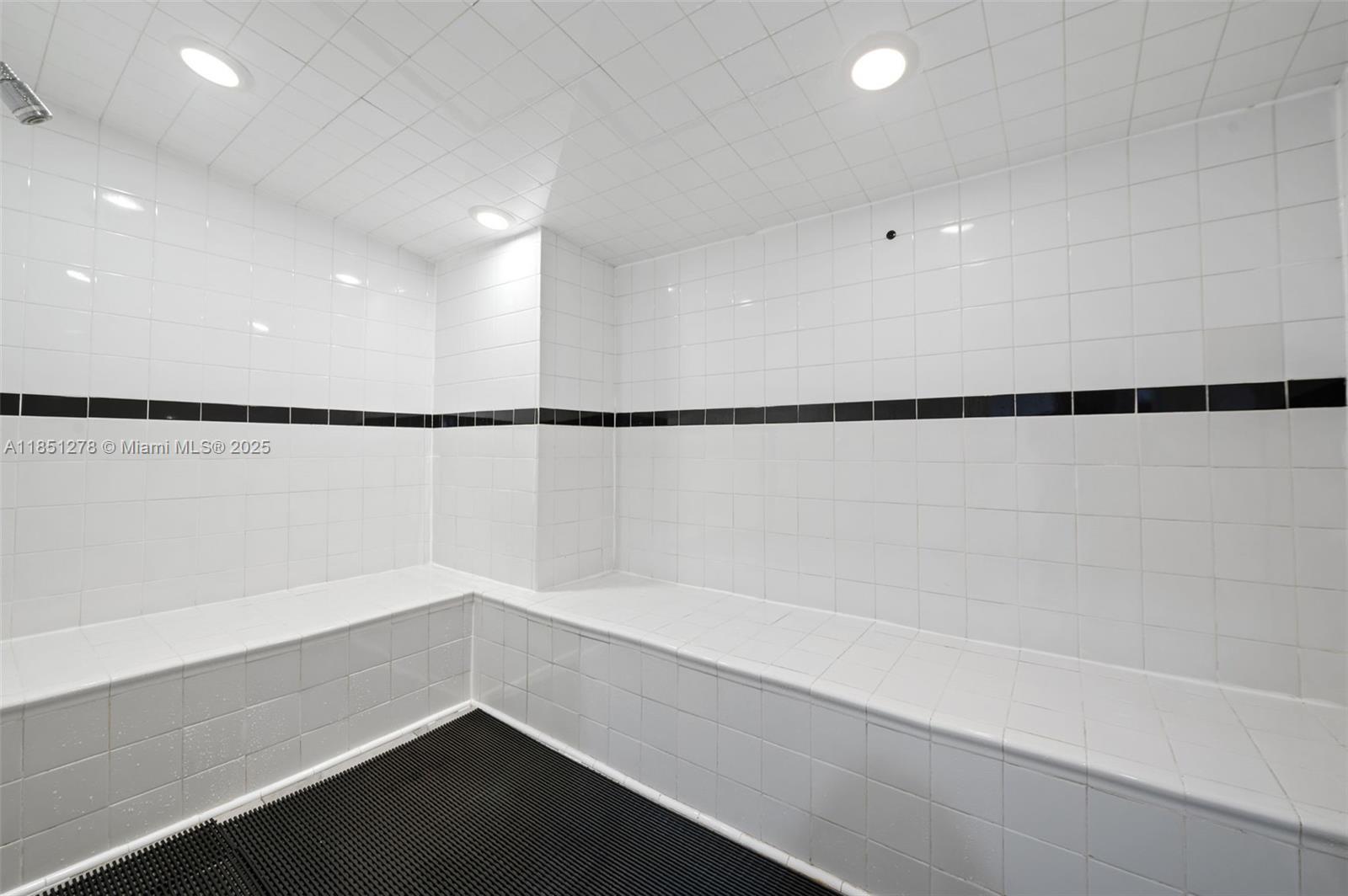 RESIDENCES ON HOLLYWOOD B - Residential