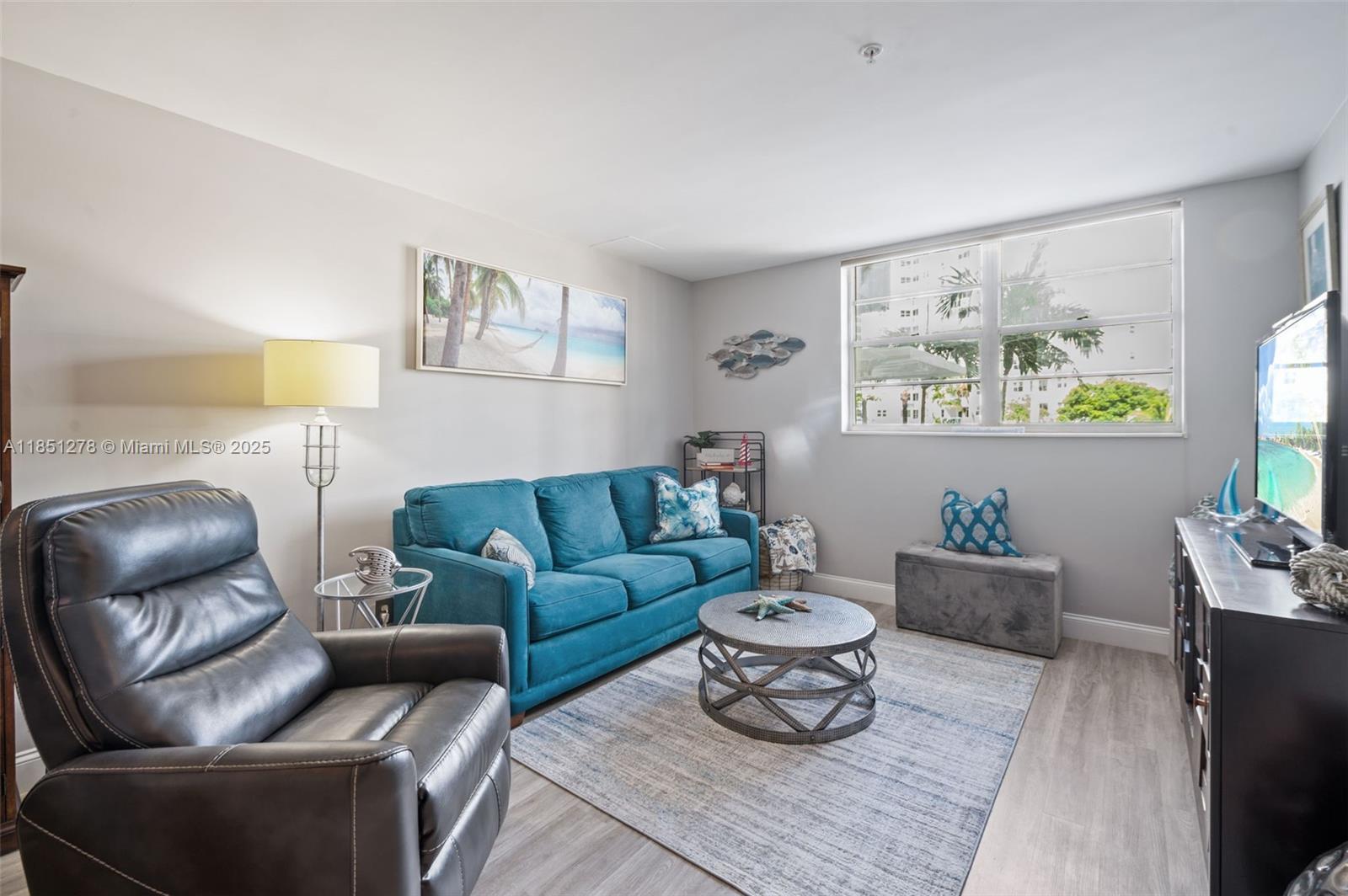 RESIDENCES ON HOLLYWOOD B - Residential