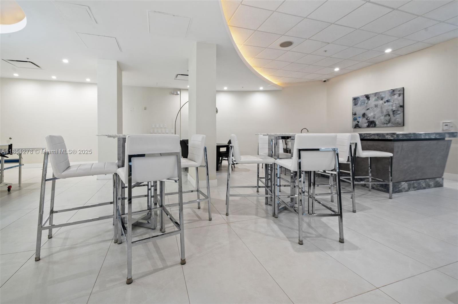 RESIDENCES ON HOLLYWOOD B - Residential