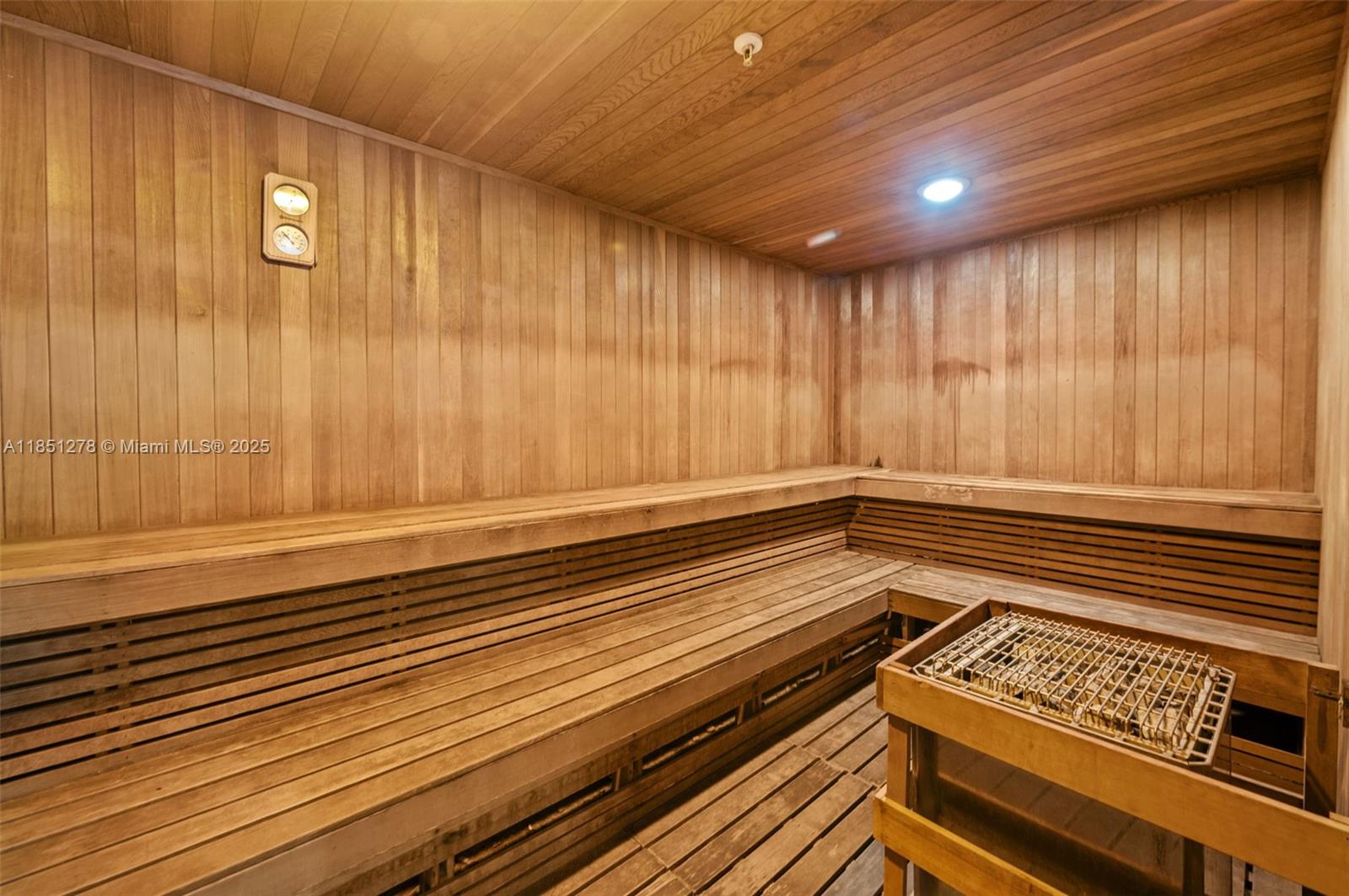 RESIDENCES ON HOLLYWOOD B - Residential