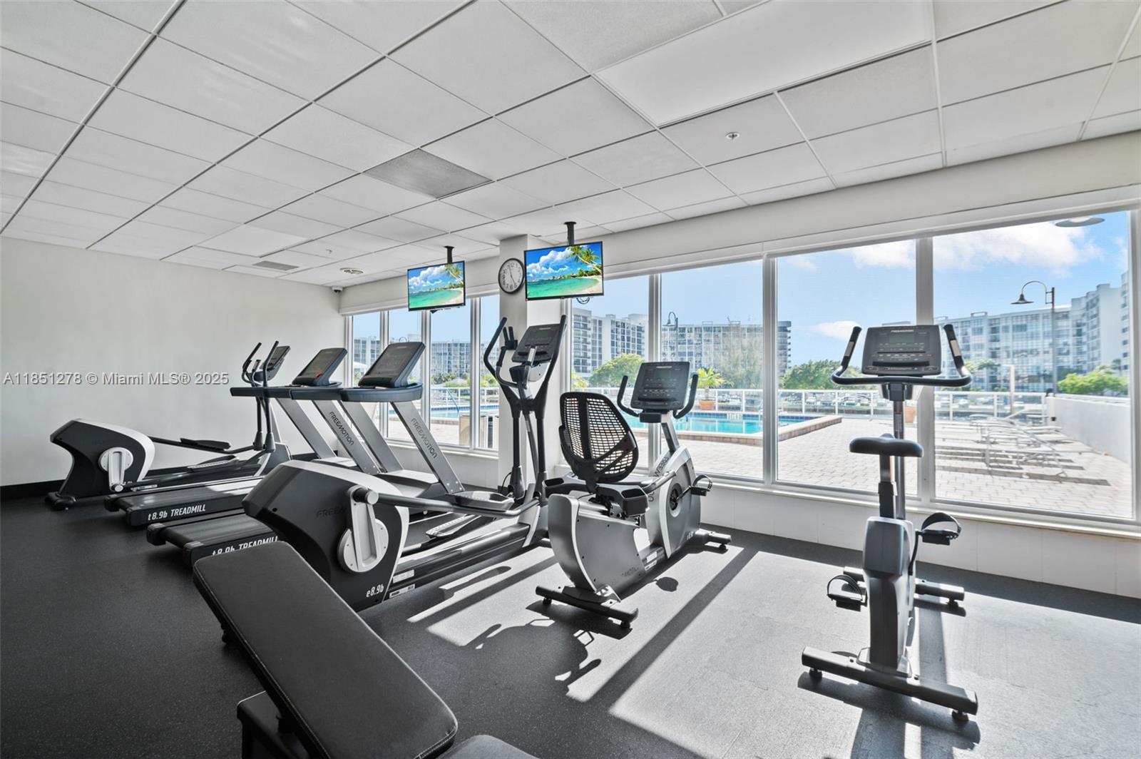 RESIDENCES ON HOLLYWOOD B - Residential