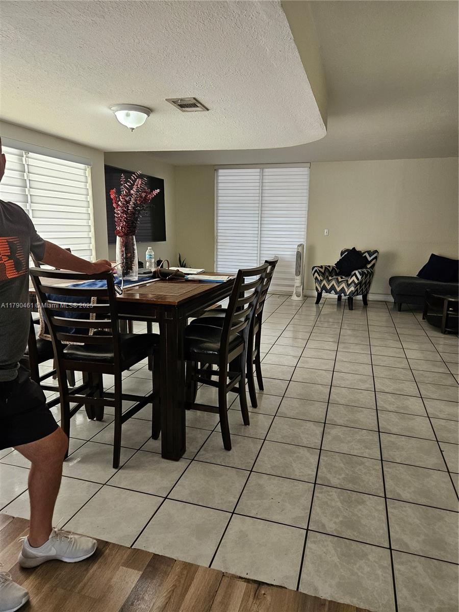 4301 W 10th Ct