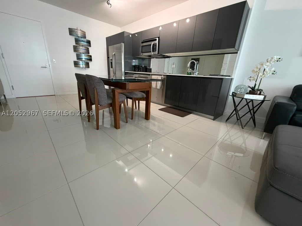31 SE 6th St 2604