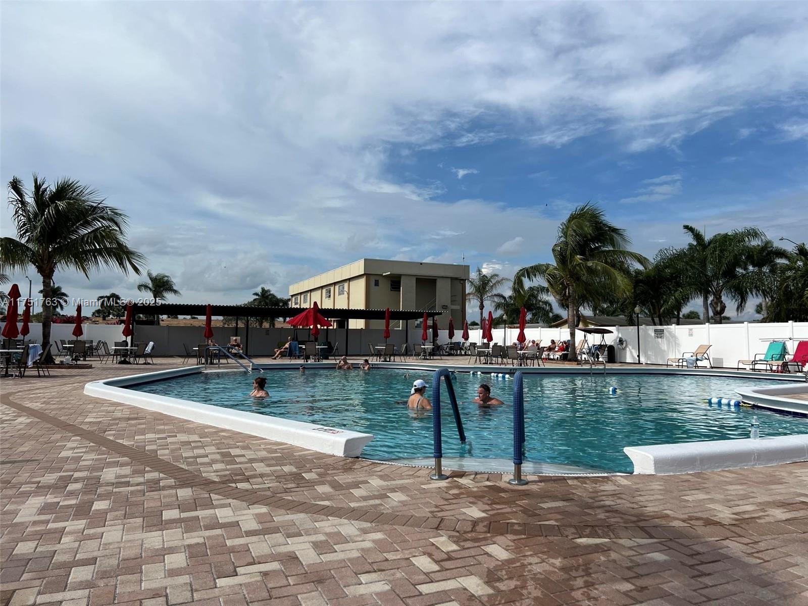 CRESTHAVEN VILLAS 16 COND - Residential