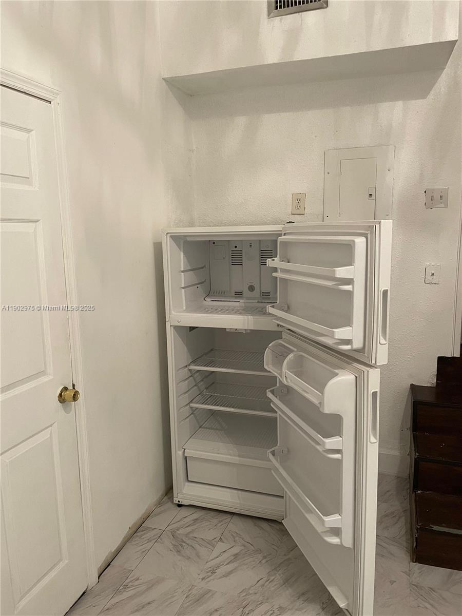 IRONS MANOR HIGH PINE ADD - Residential Lease