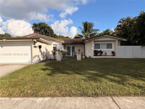 661 SW 67th Ave Pembroke Pines FL 33023