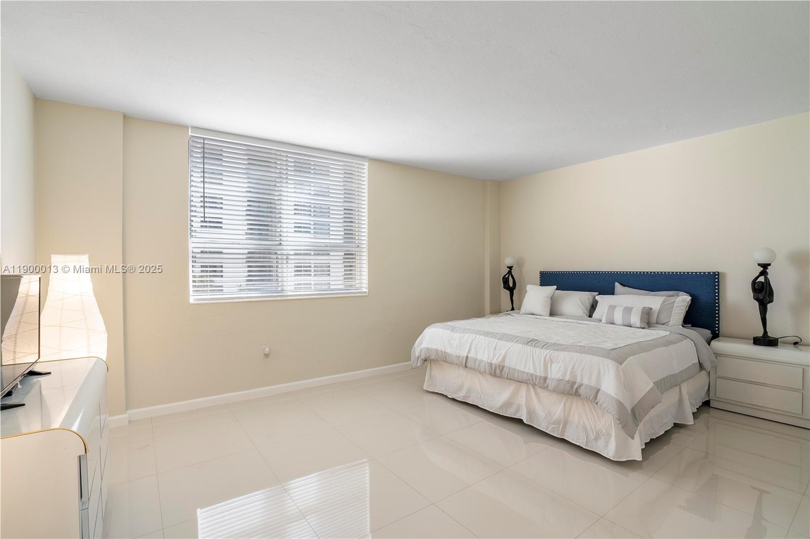 THE PLAZA OF BAL HARBOUR - Residential