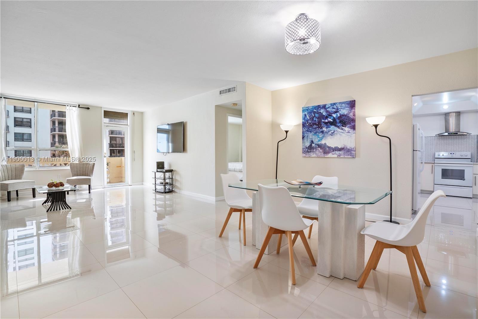 10185 Collins Ave 515