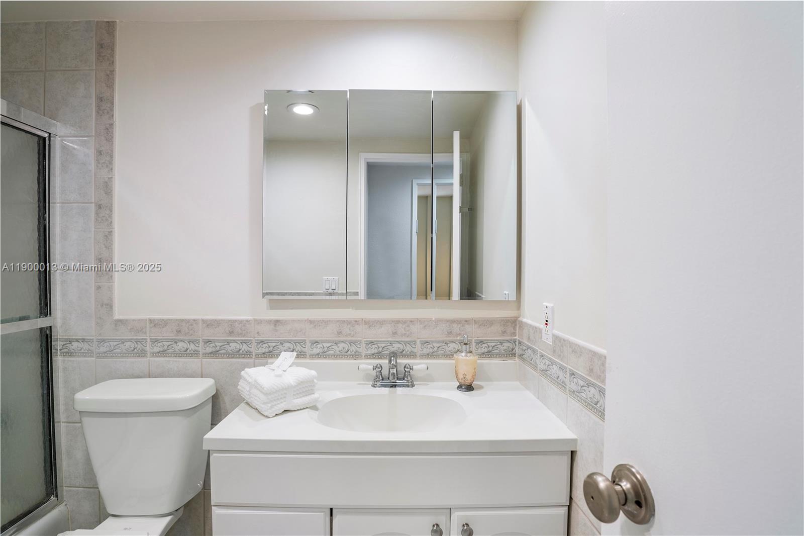 THE PLAZA OF BAL HARBOUR - Residential