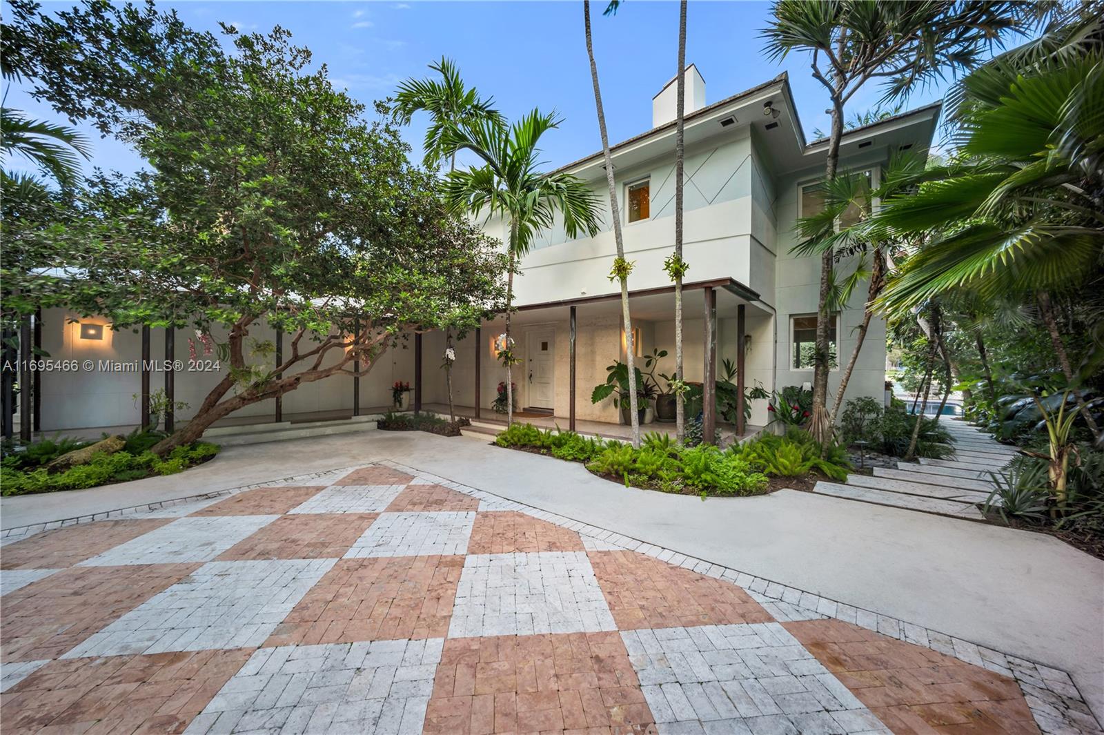 6165 Pine Tree Dr, Miami Beach, Miami-Dade County, Florida - 3 Bedrooms  
4 Bathrooms - 