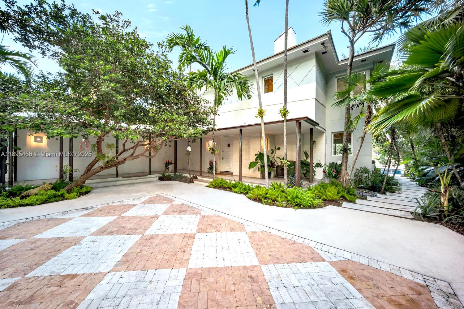 6165 Pine Tree Dr, Miami Beach, Miami-Dade County, Florida - 3 Bedrooms  
4 Bathrooms - 