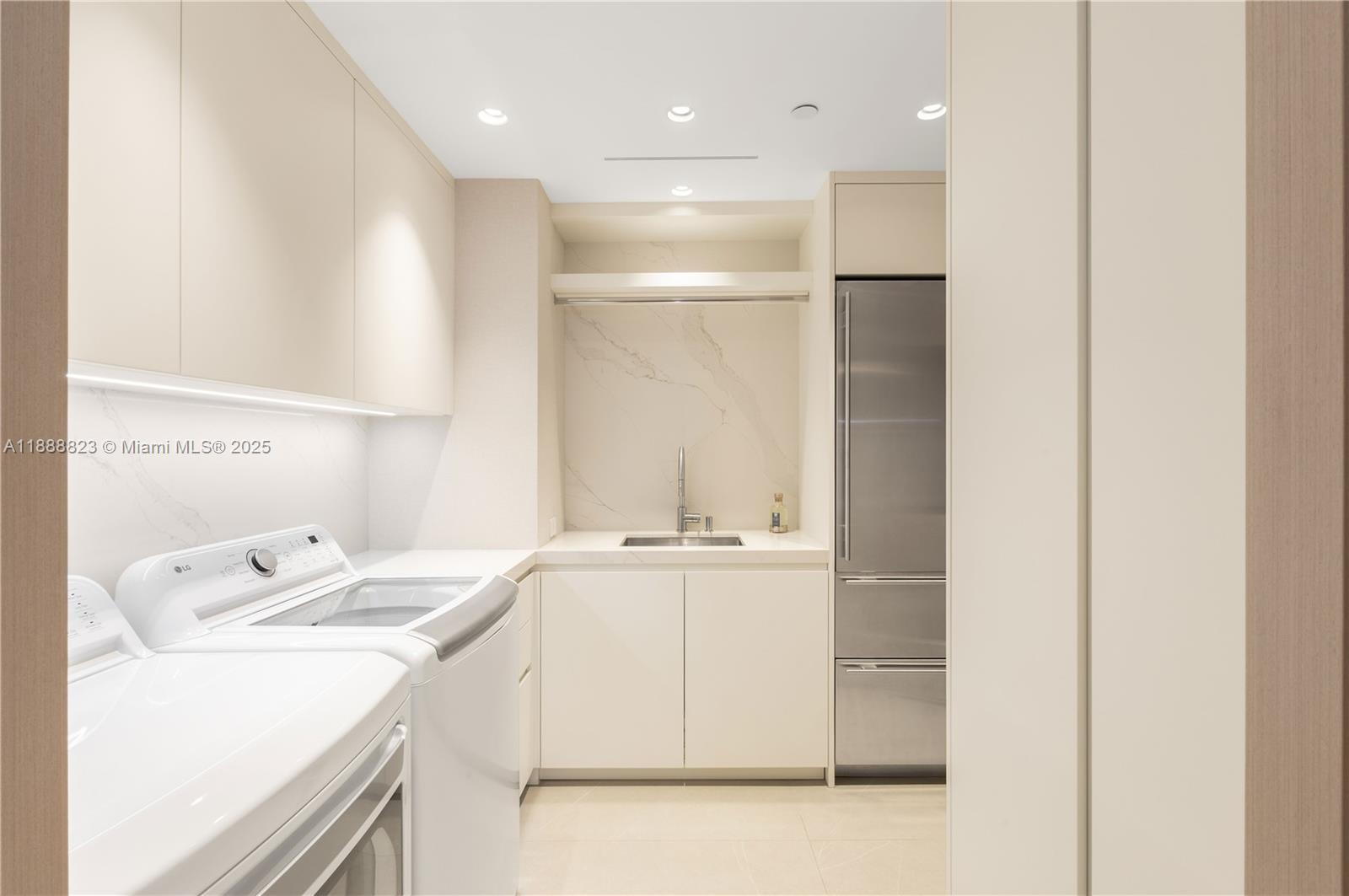 BAL HARBOUR TOWER CONDO - Residential