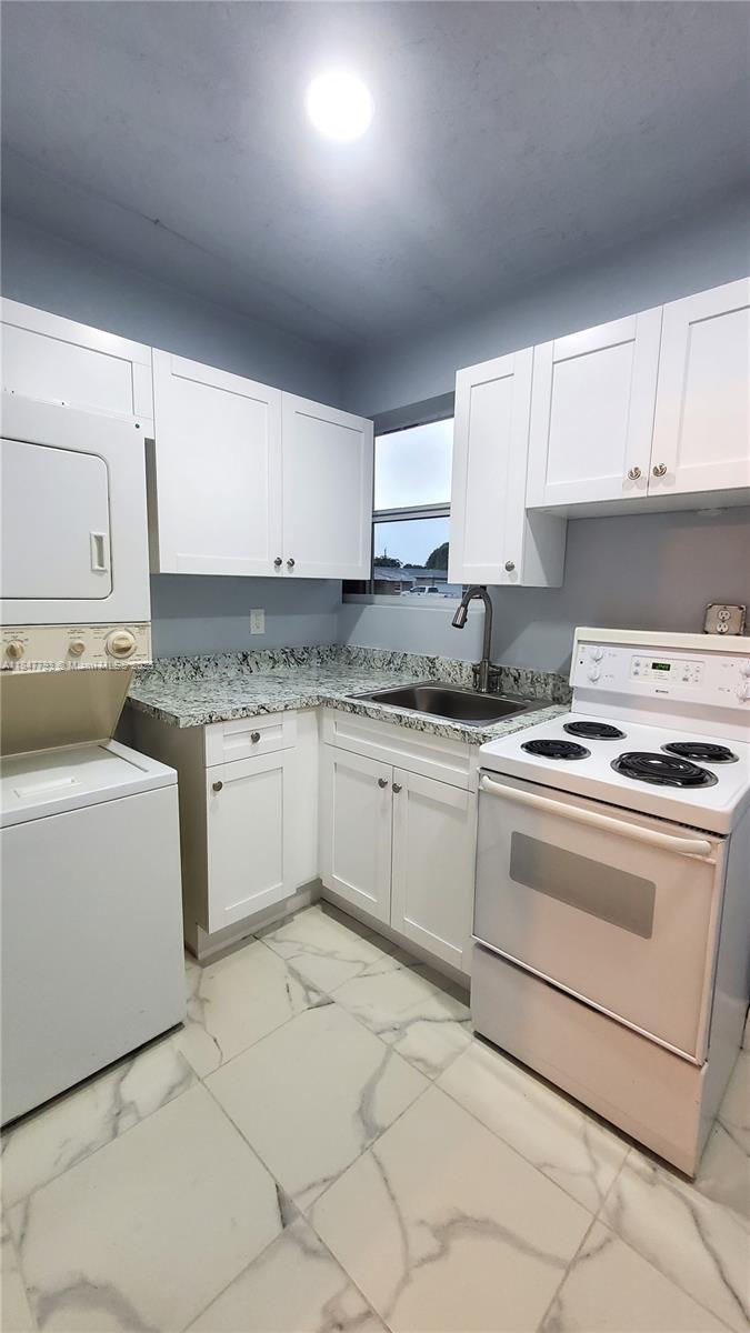 KNOLLS 3 SEC - Residential Lease