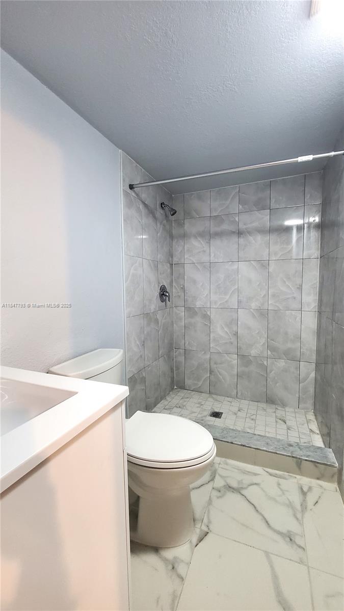 KNOLLS 3 SEC - Residential Lease
