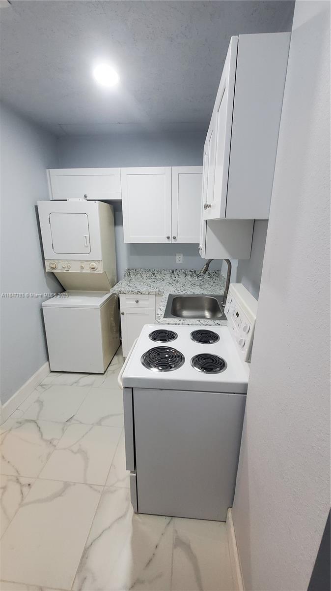 KNOLLS 3 SEC - Residential Lease