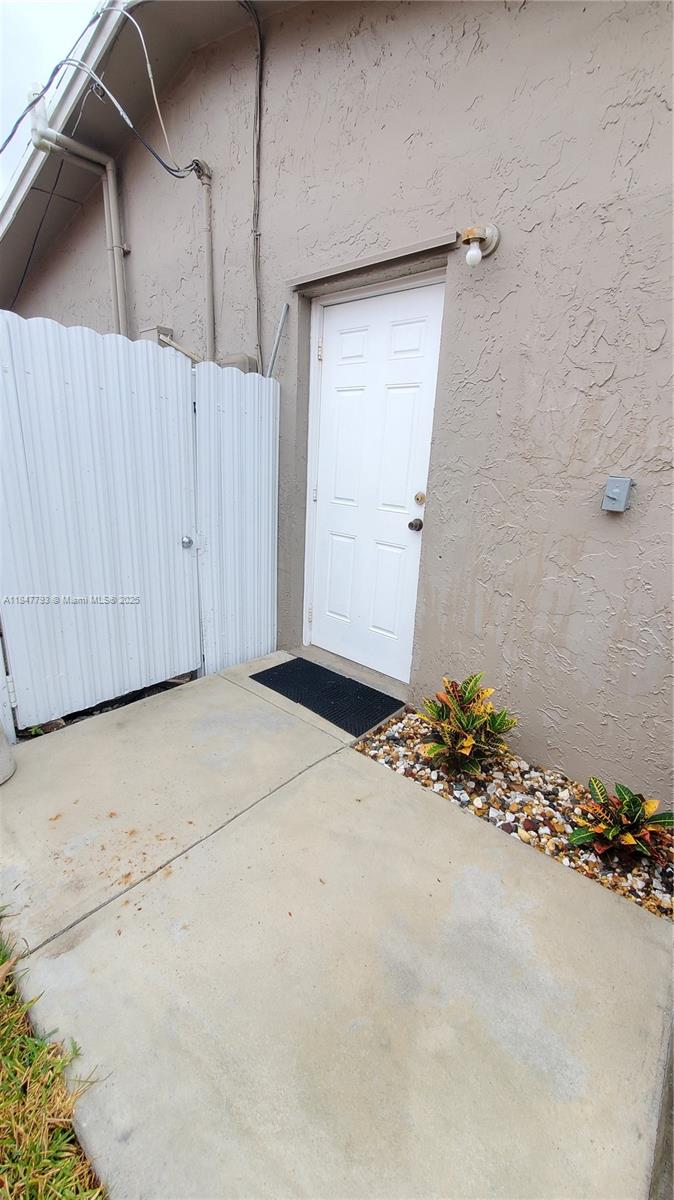 KNOLLS 3 SEC - Residential Lease