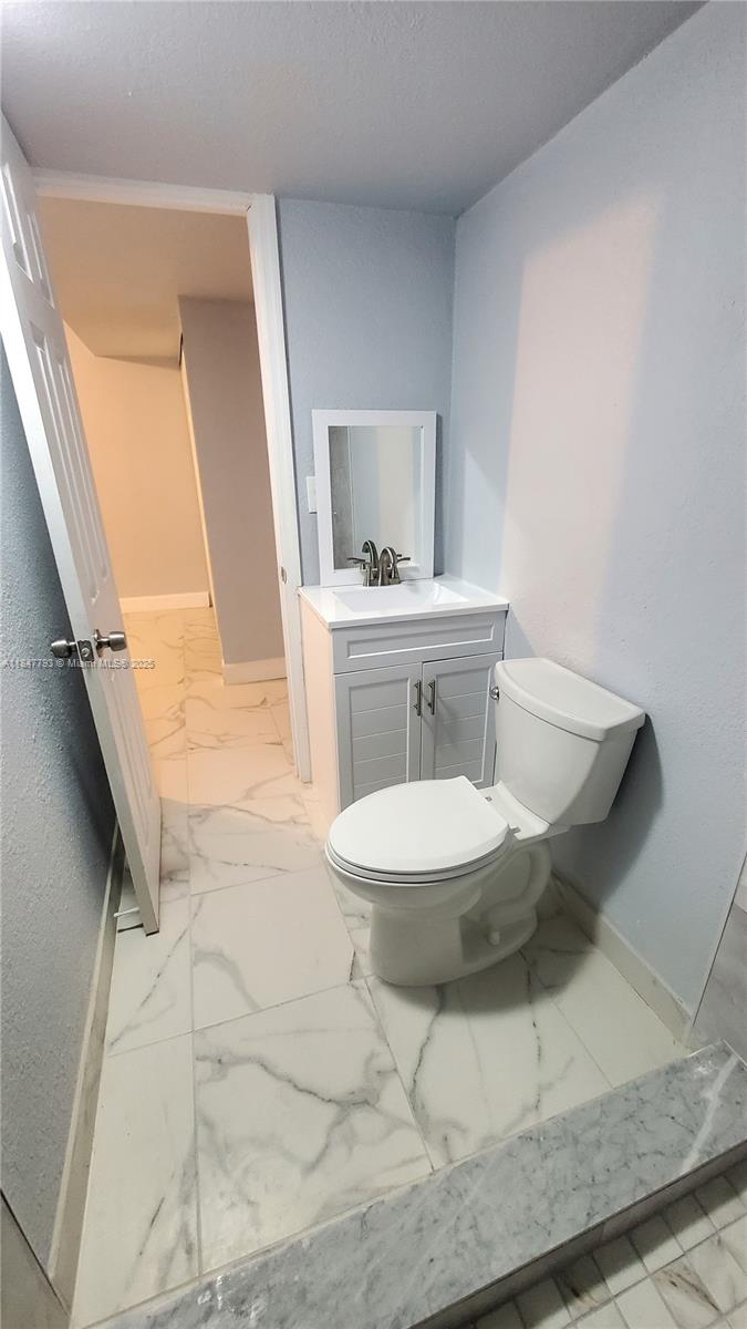 KNOLLS 3 SEC - Residential Lease