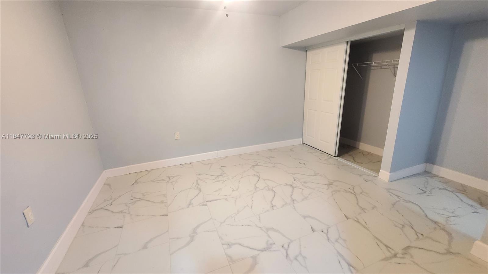 KNOLLS 3 SEC - Residential Lease