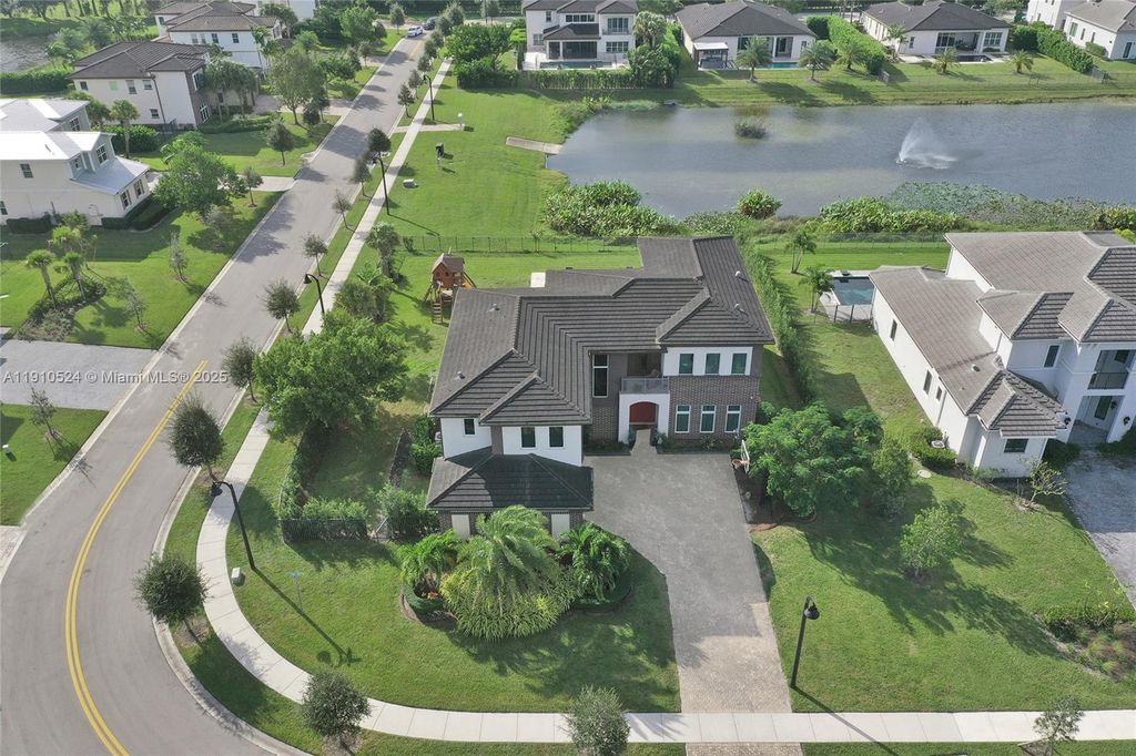 Photo of 6804 N Stillwater Shores Dr, Davie, FL 33314 (MLS # A11910524)