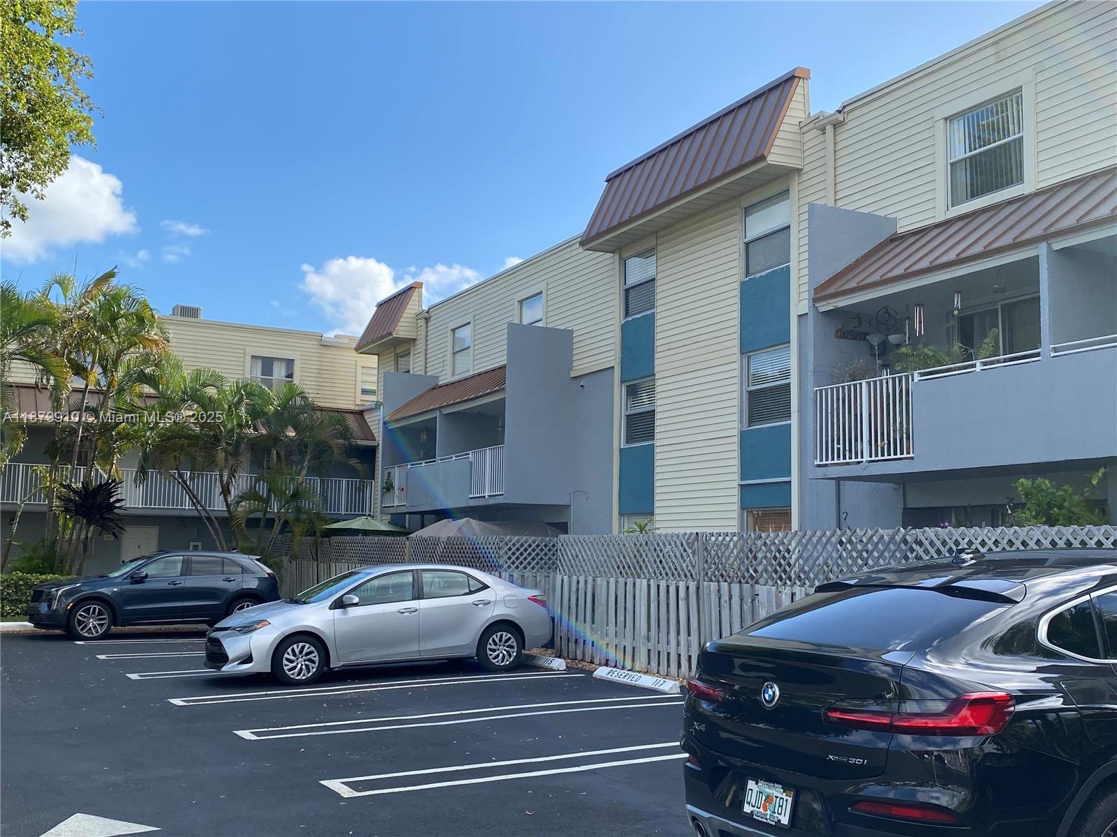 Spacious two story condo in a very central location in Miami. Minutes away from Palmetto Expressway and
University of Miami. Newer Kitchen, half bathroom downstairs, two bedrooms and one
bathroom upstairs. Washer/Dryer in unit.