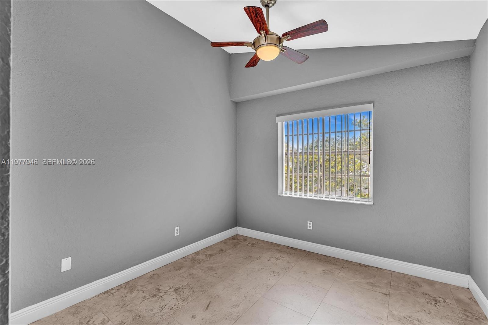 LAKEVIEW CLUB CONDO - Residential Lease