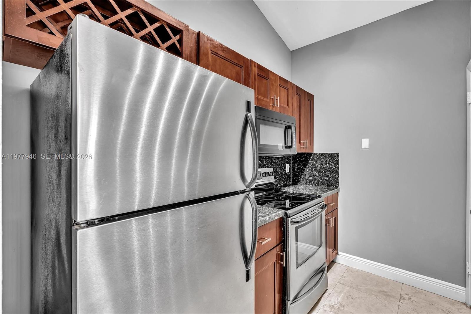 LAKEVIEW CLUB CONDO - Residential Lease