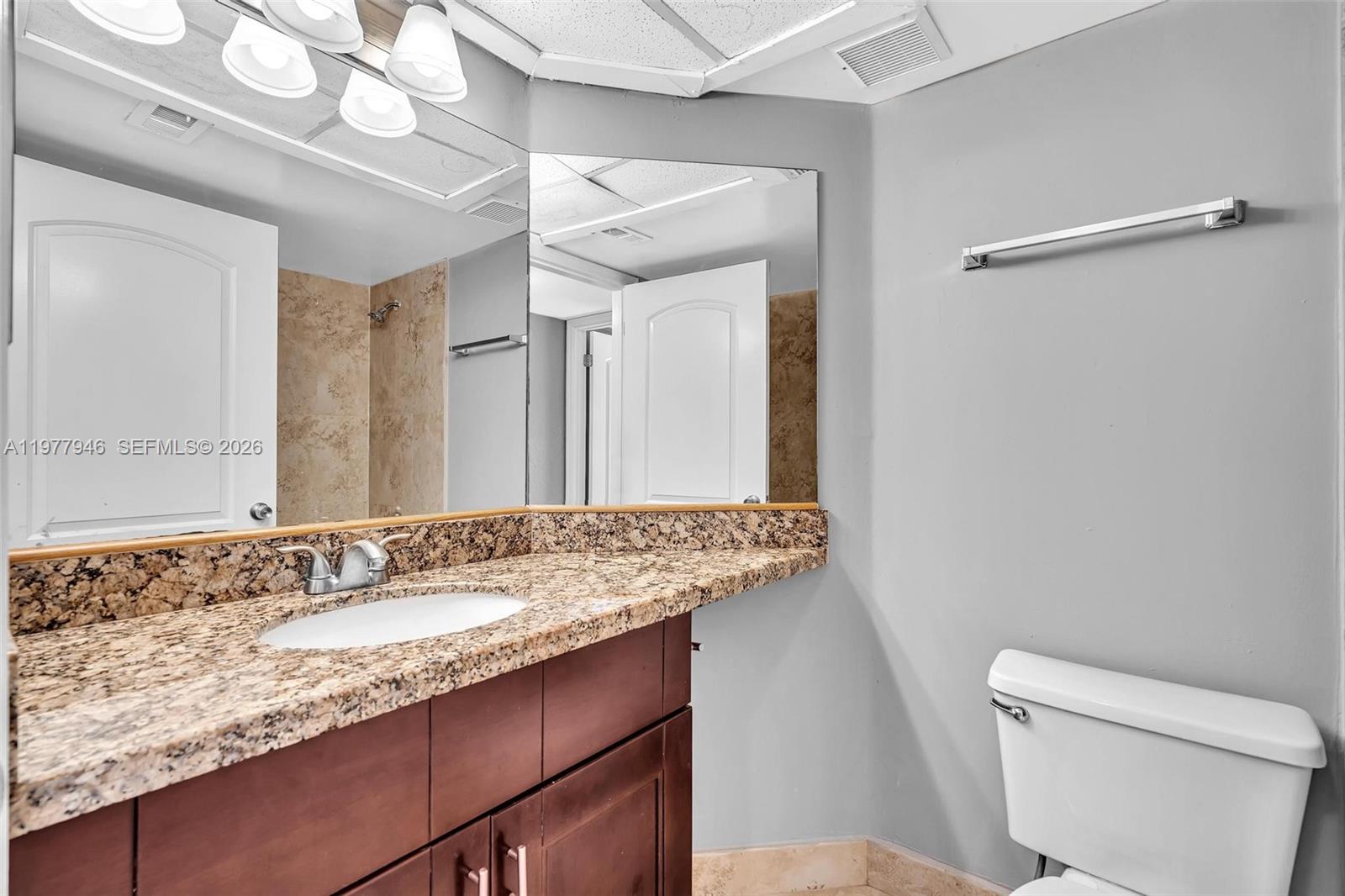 LAKEVIEW CLUB CONDO - Residential Lease