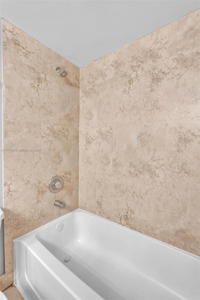 LAKEVIEW CLUB CONDO - Residential Lease